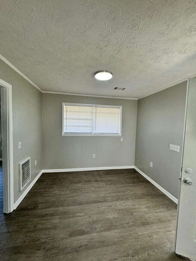 Foto del edificio - 3 Bed 1.5 Bath Brick House