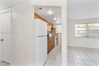 Building Photo - 1715 N 16th Ave