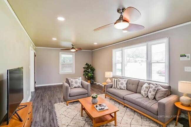 Building Photo - 740 Duval Dr