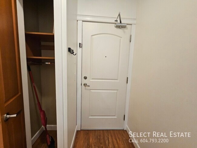 Photo du bâtiment - 8288-207A 207A St.