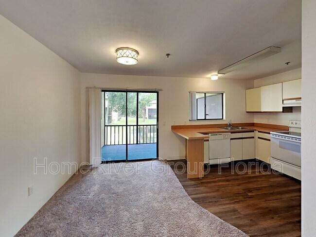 Foto del edificio - 7808 Shadowood Dr