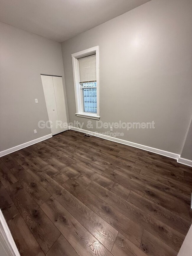 Foto del edificio - 6401 S Eberhart Ave