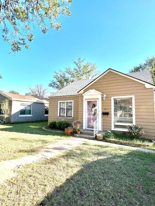 Foto del edificio - Pre-Leasing Summer 2024 - Charming 3 Bedro...