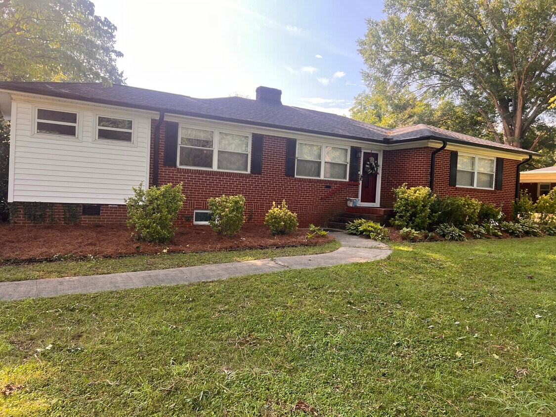 Primary Photo - 216 Beverly Dr NE