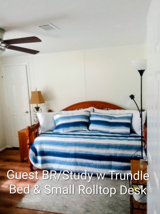 Building Photo - 701 Harper Pl