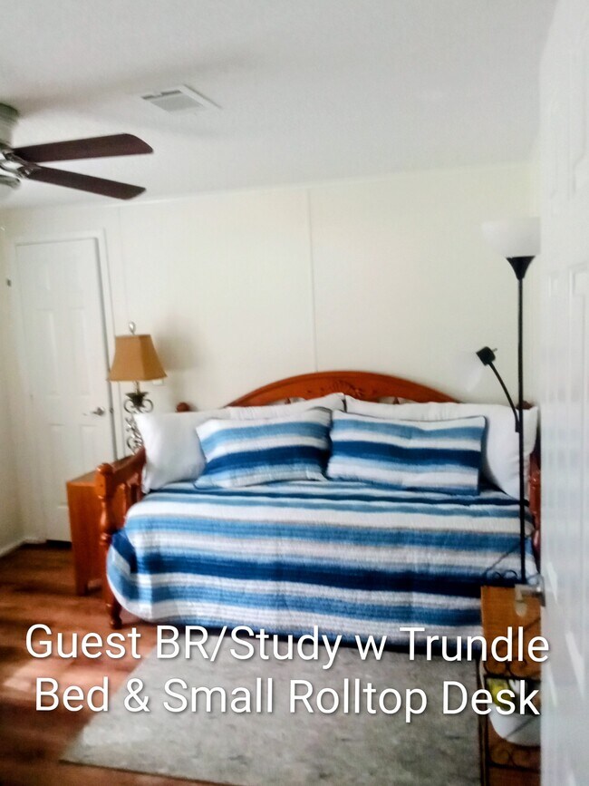 Foto del edificio - 701 Harper Pl