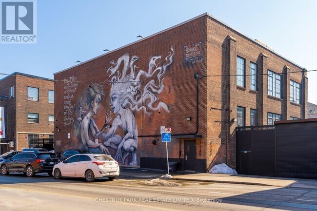 Photo du bâtiment - 1135 Dundas St E