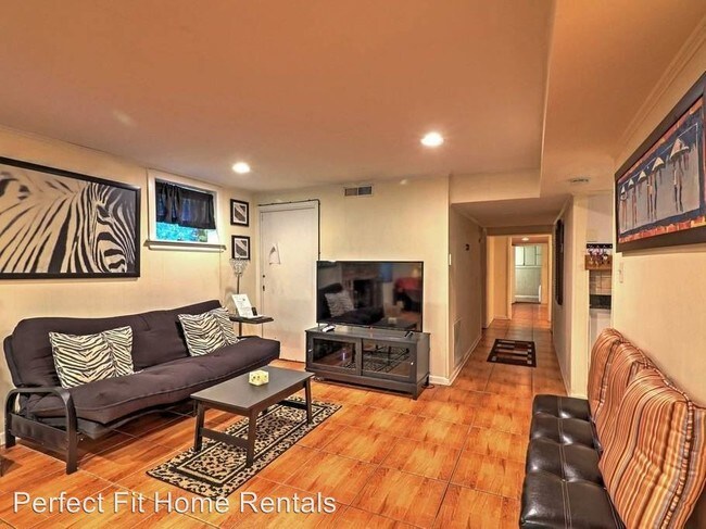 Foto del edificio - 843 Artwood Rd NE