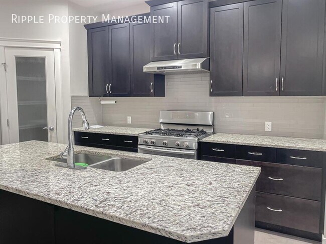 Building Photo - AMAZING 3 BEDS WITH BONUS ROOM/ 2.5 BATHS ...
