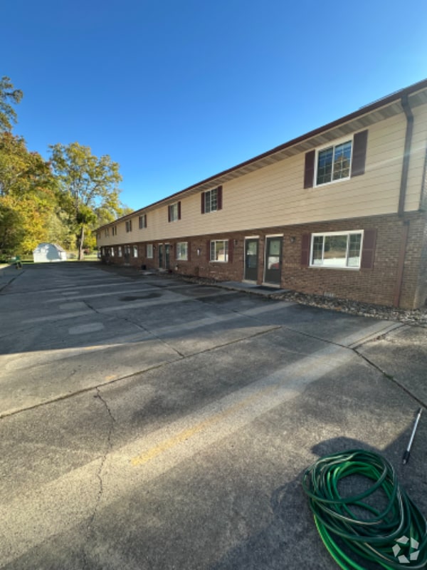 Building Photo - 111 Oakwood Rd