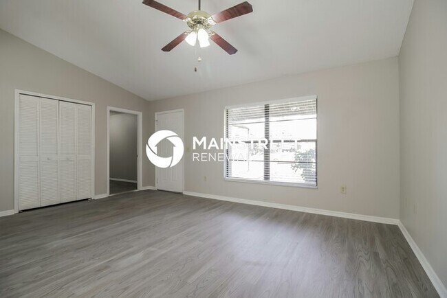 Foto del edificio - 4 Bedroom Pet-Friendly Home in Deltona, FL with Main Street Renewal