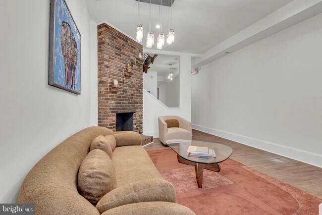 Building Photo - 915 5th St NW