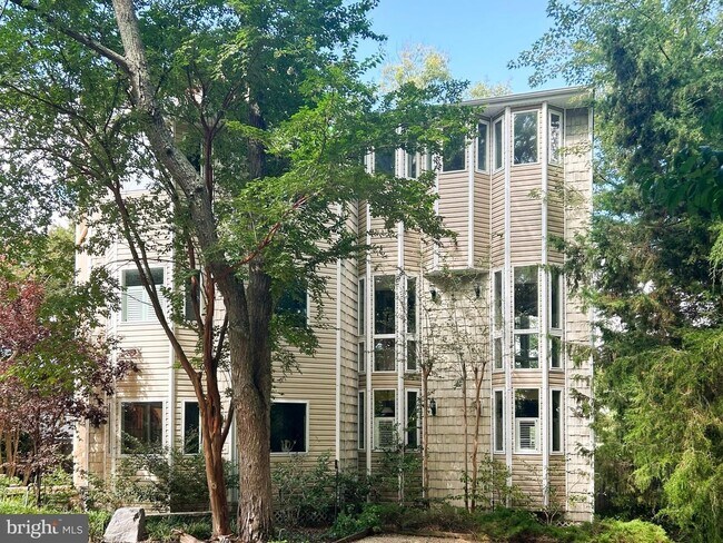 Building Photo - Potomac View