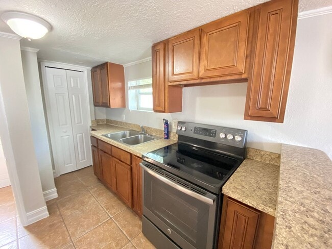 Photo - 812 W Livingston St Apartment
