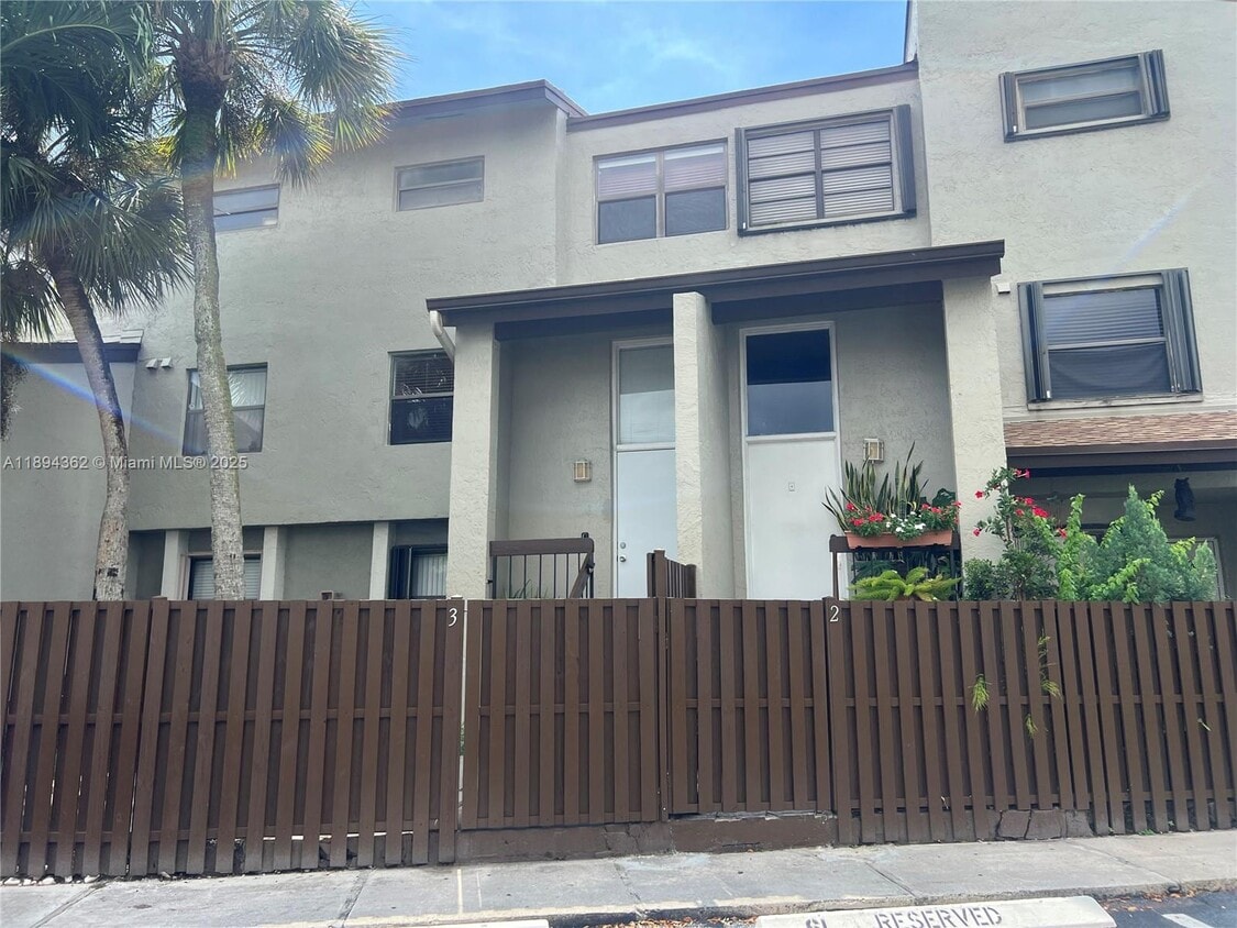 Primary Photo - 10060 NW 9th St Cir