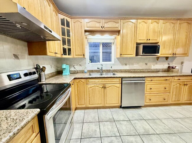 Photo du bâtiment - 759 E 51st Ave