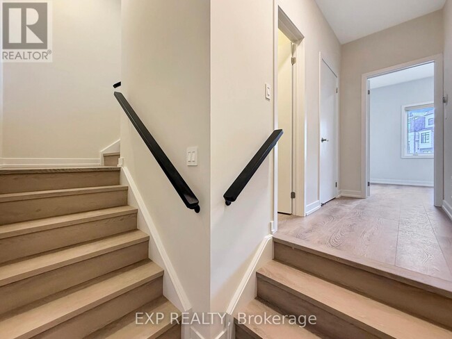 Building Photo - 10 Honey Milk Ln