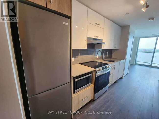 Photo du bâtiment - 188-1188 Fairview Mall Dr