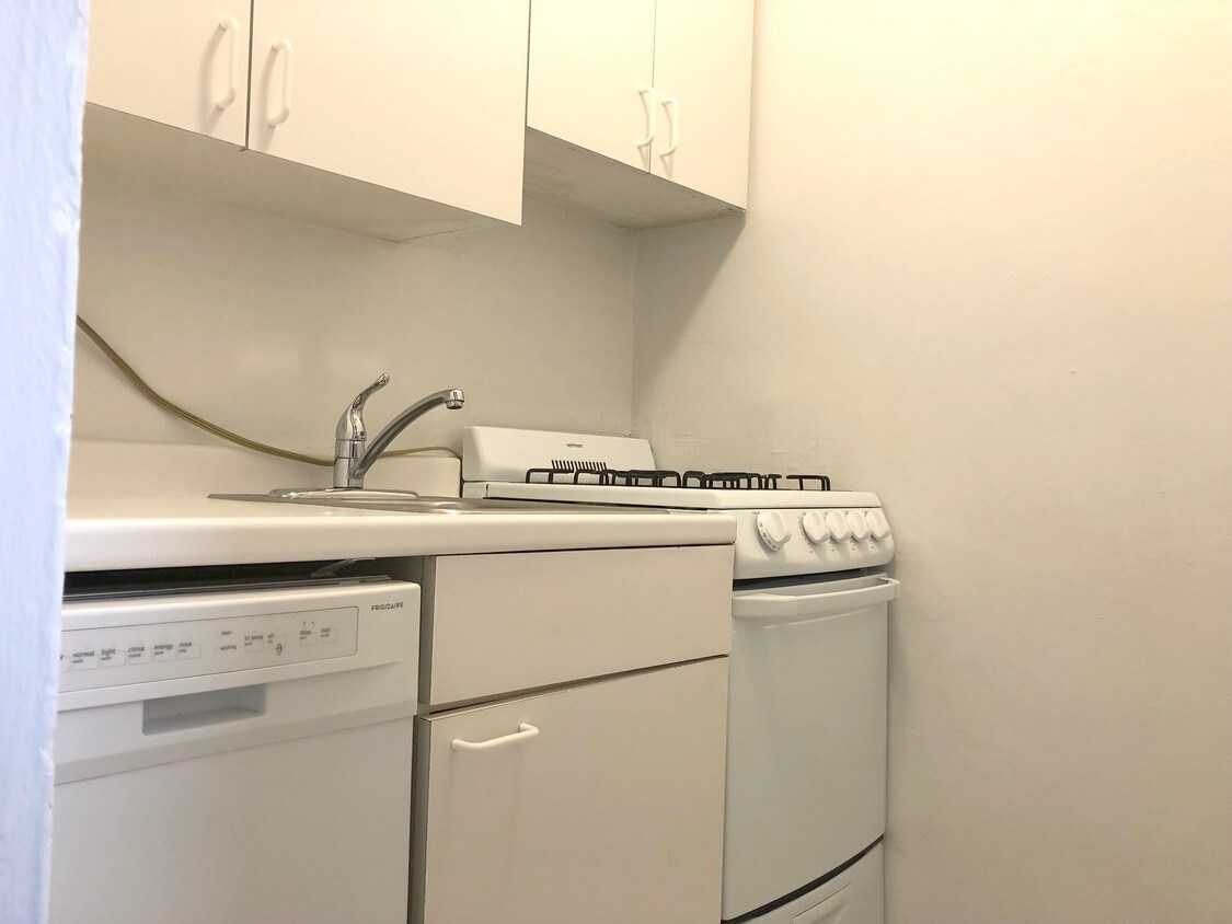 Foto principal - 110 E 38th St
