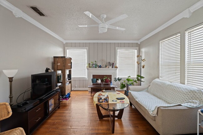 Foto del edificio - Tech Terrace 2-Bedroom Home Available for Summer 2026 Pre-Lease