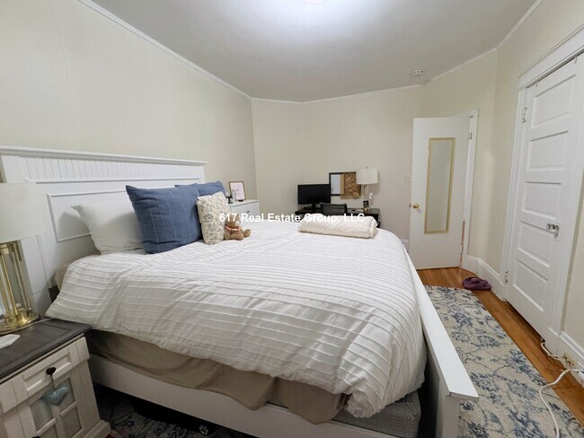 Foto del edificio - 208 Winthrop Rd