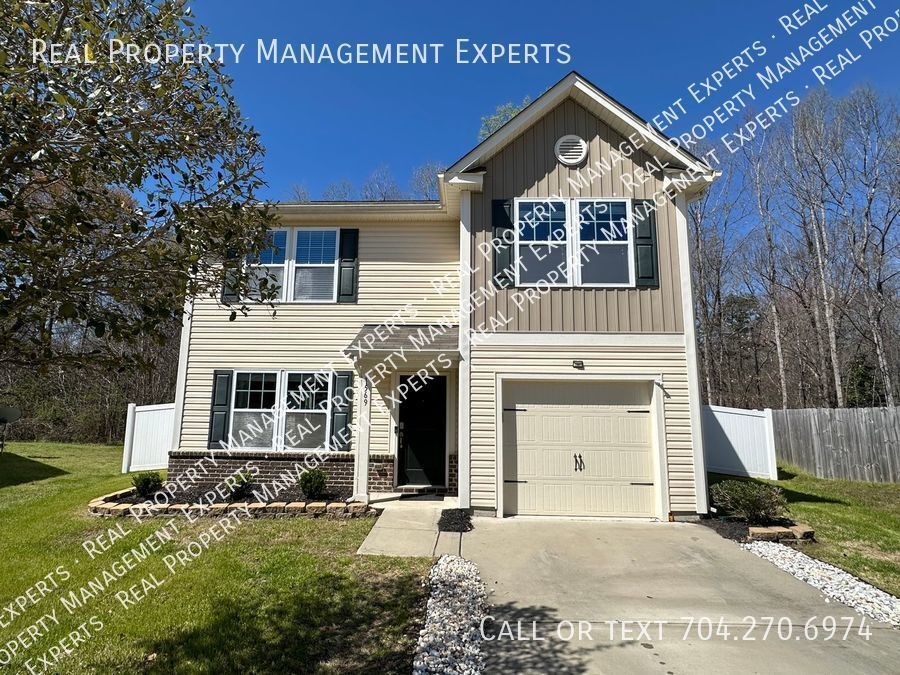 Primary Photo - Charming 3BR/2.5BA Home in Gastonia!