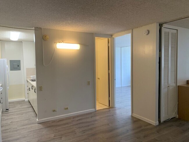 Foto del edificio - Makiki Terrace - 1 bedroom, 1 bathroom unit with 1 parking