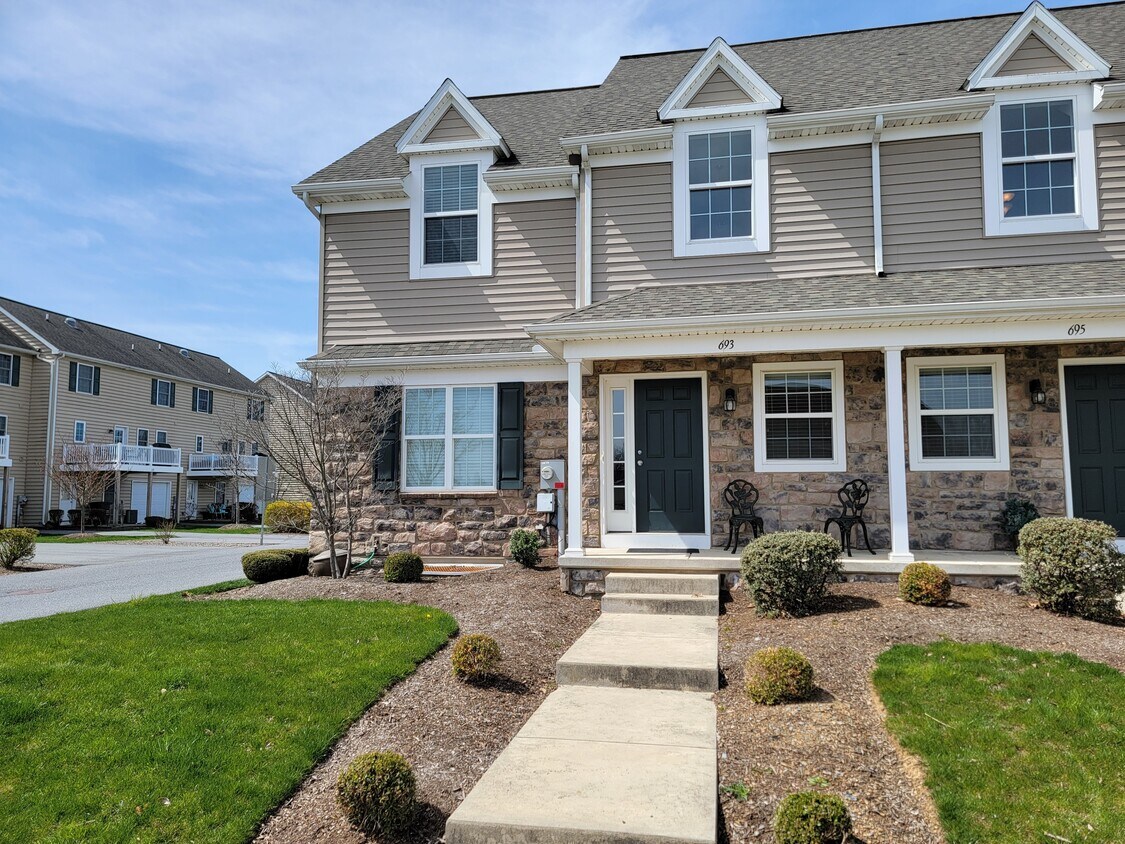 693 Brentwood Dr, Lititz, PA 17543 Townhome Rentals in Lititz PA