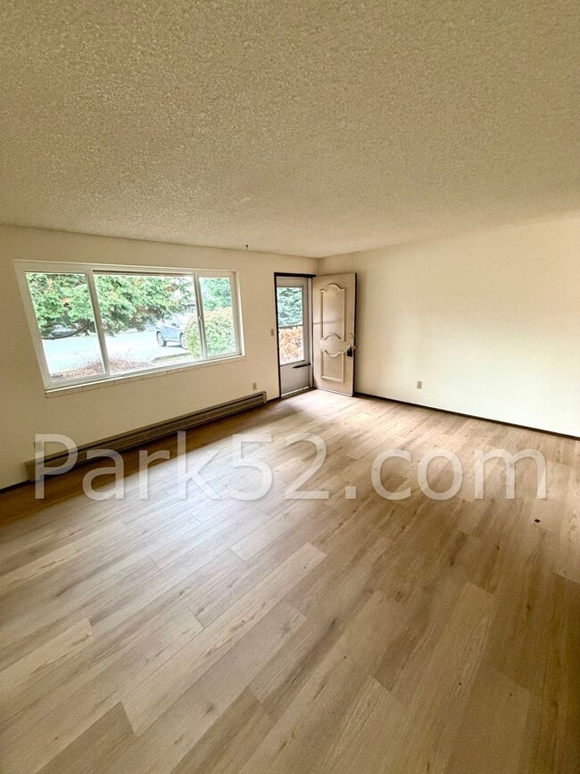 Building Photo - Downtown Puyallup 2 Bedroom Apartment