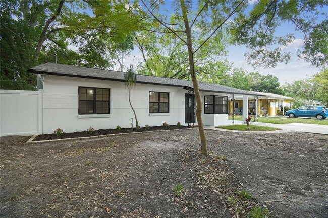 Foto del edificio - 4910 N Darby Ave