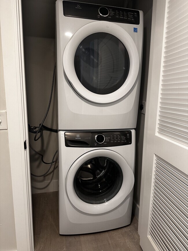 Foto del edificio - 425 Border Street