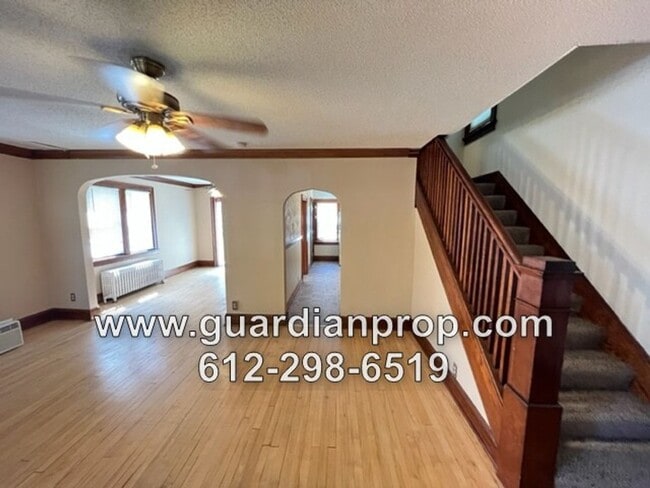 Foto del edificio - Merriam Park House Available Now, HW Floor...