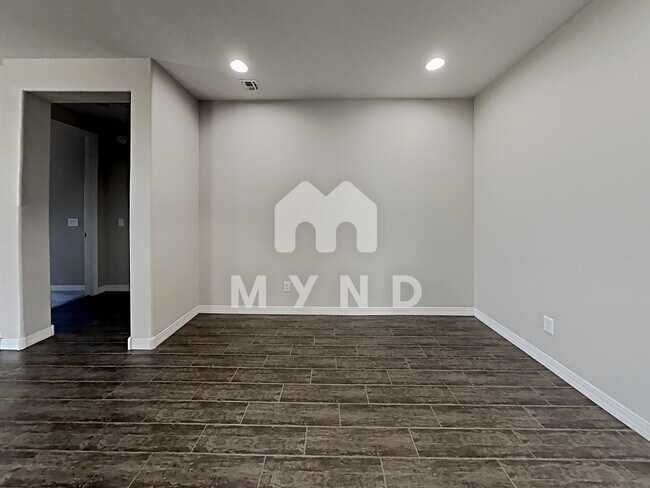 Building Photo - 10106 E Tamery Ave