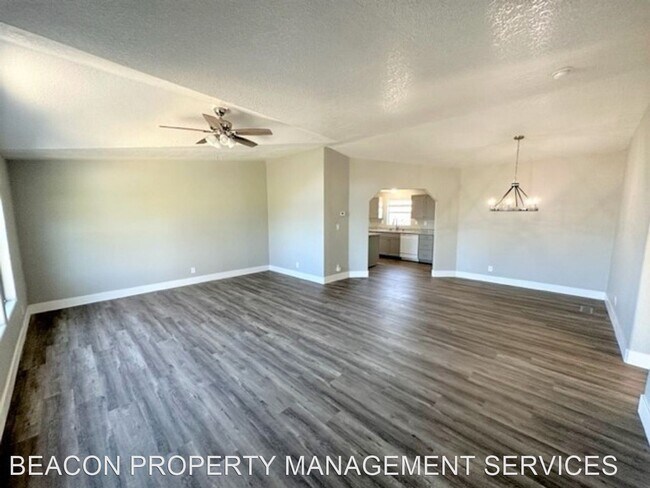 Foto del edificio - 4 br, 3 bath House - 22912 DUSTIN ROAD