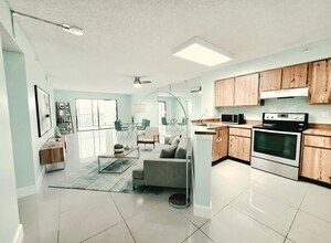 Building Photo - 2112 S Cypress Bend Dr