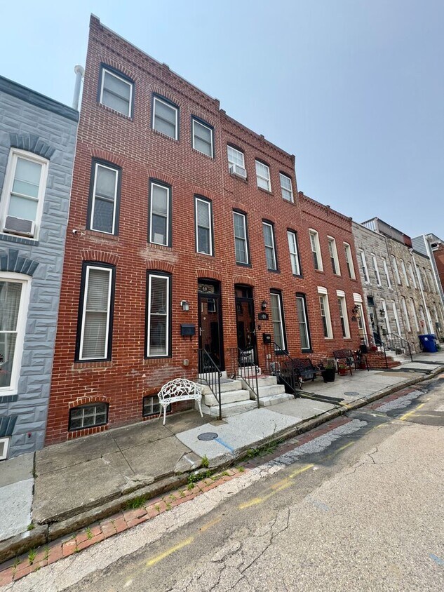 Primary Photo - Charming 3Bed/3.5Bath Apartment in Riversi...