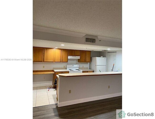 Building Photo - 9905 Westwood Dr