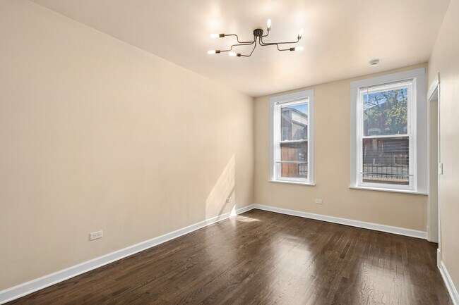 Building Photo - 2144 N Bell Ave