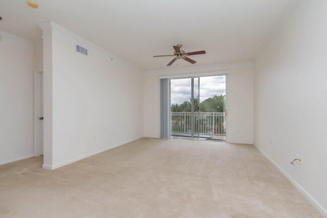 Building Photo - 3308 Myrtlewood Cir E