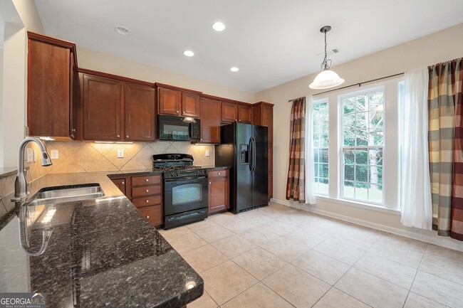 Building Photo - 102 Begonia Ct