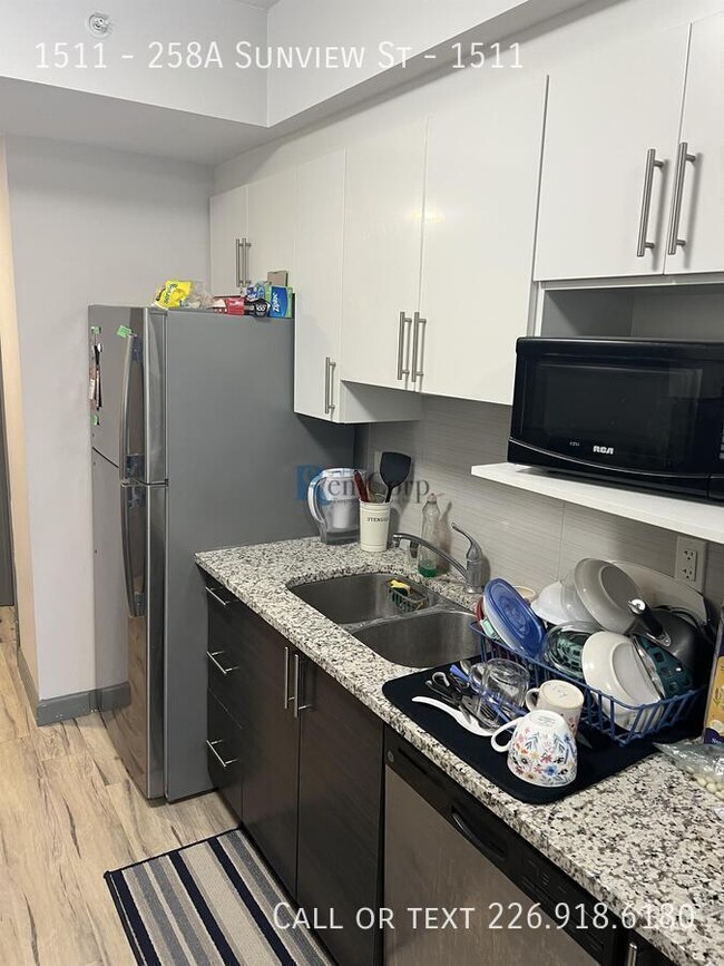 Building Photo - 258A-258A Sunview St