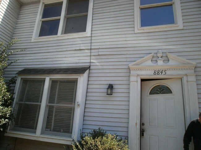 8845 Long Beach Circle Townhouse For In Atlanta Ga Primary Photo 8845 Long Beach Circle