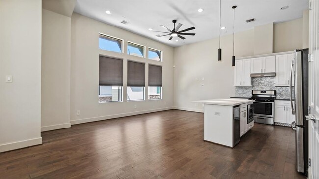 Building Photo - 5808 Gardendale Dr