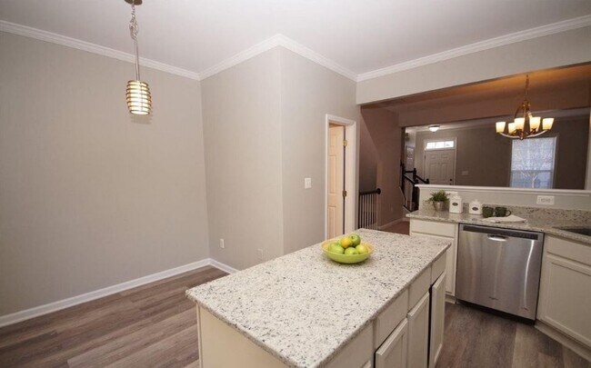 Building Photo - 5563 Vista View Ct