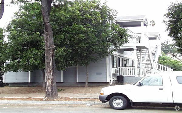 Foto del edificio - 5817-5821 Piedmont Ave