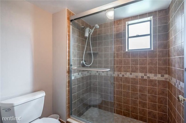 Building Photo - 2 br, 2 bath  - 8020 Hampton Blvd Apt 204