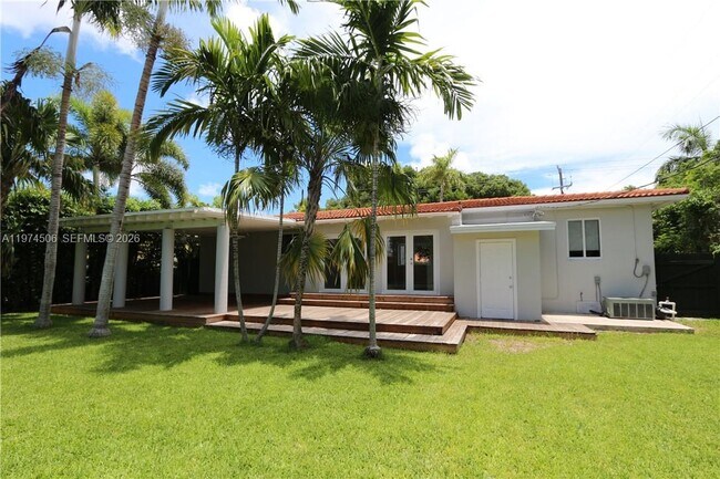 Foto del edificio - 2436 SW 19th Ave