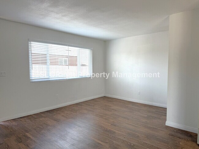 Foto del edificio - AVAILABLE Now - 2 Bedroom, 1 Bath Grover Beach Apartment