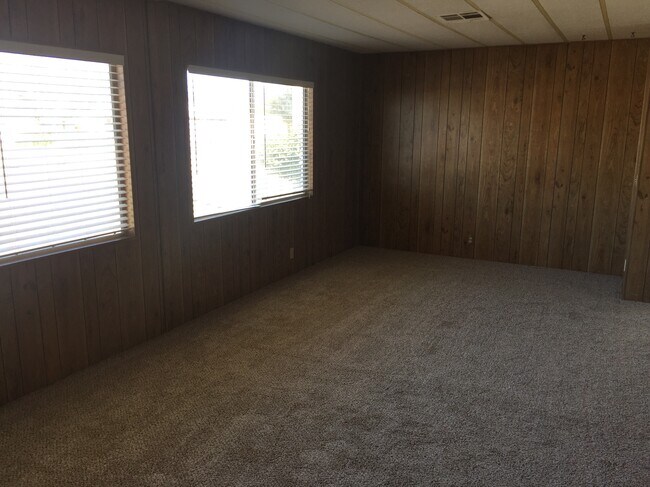 Building Photo - 1395 Cordova Dr