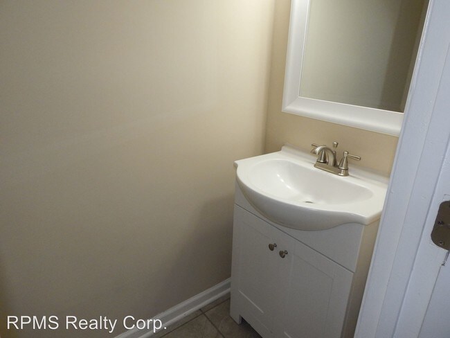Building Photo - 7949 Shady Oak Trl